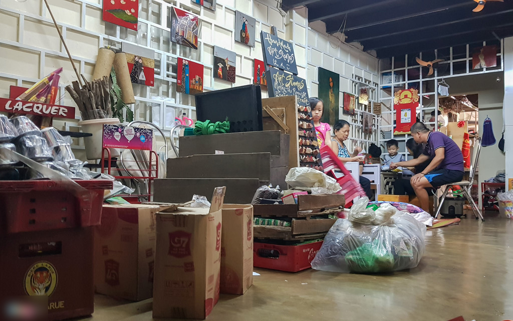 Thủy điện xả lũ, phố cổ Hội An lung linh ánh đèn bị ngập trong nước